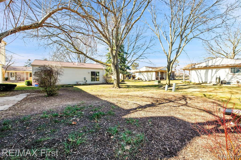 2973 ROUNDTREE Drive, Troy, MI 48083 — Photo 7