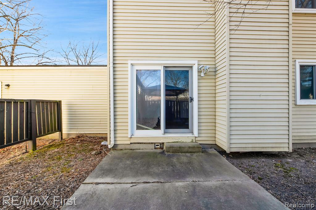 2973 ROUNDTREE Drive, Troy, MI 48083 — Photo 8