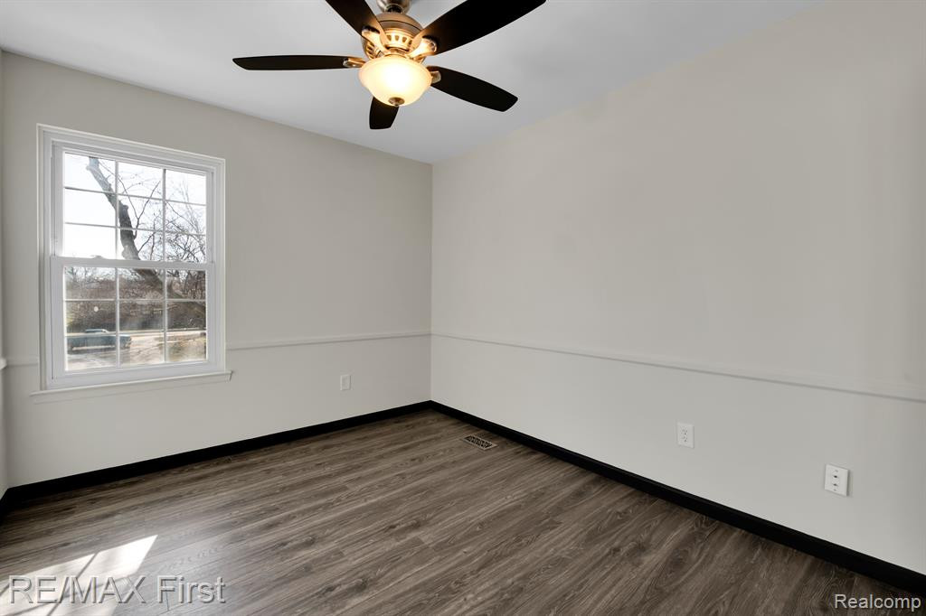 2973 ROUNDTREE Drive, Troy, MI 48083 — Photo 17