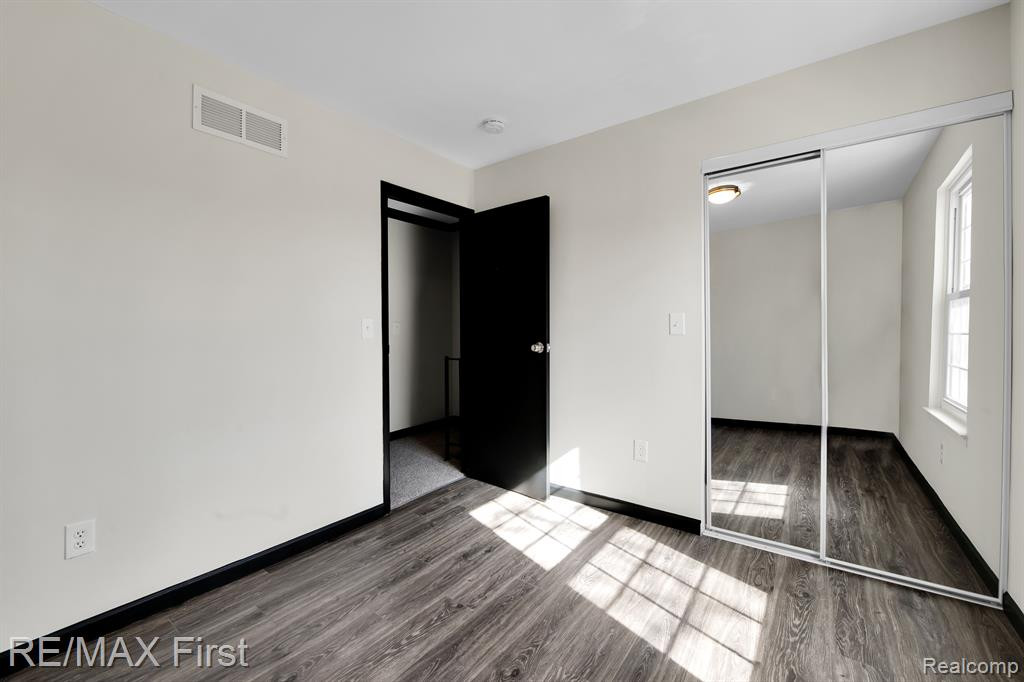 2973 ROUNDTREE Drive, Troy, MI 48083 — Photo 18