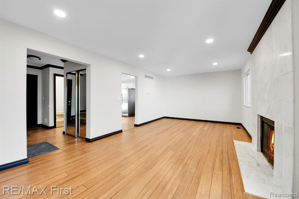 2973 ROUNDTREE Drive, Troy, MI 48083 — Photo 19