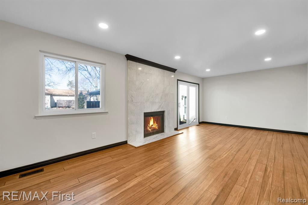 2973 ROUNDTREE Drive, Troy, MI 48083 — Photo 21