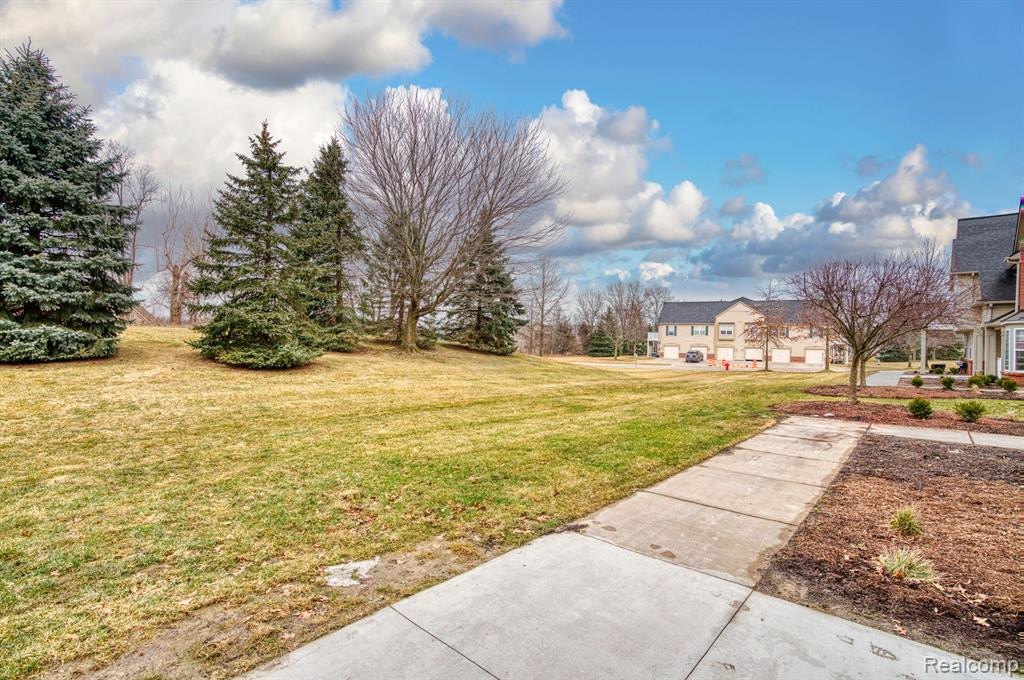 4281 HAMPTON RIDGE Boulevard, 149, Howell, MI 48843 — Photo 2