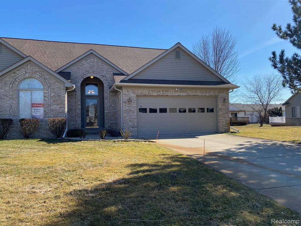 7220 HAWTHORNE Circle, Goodrich Vlg, MI — front exterior