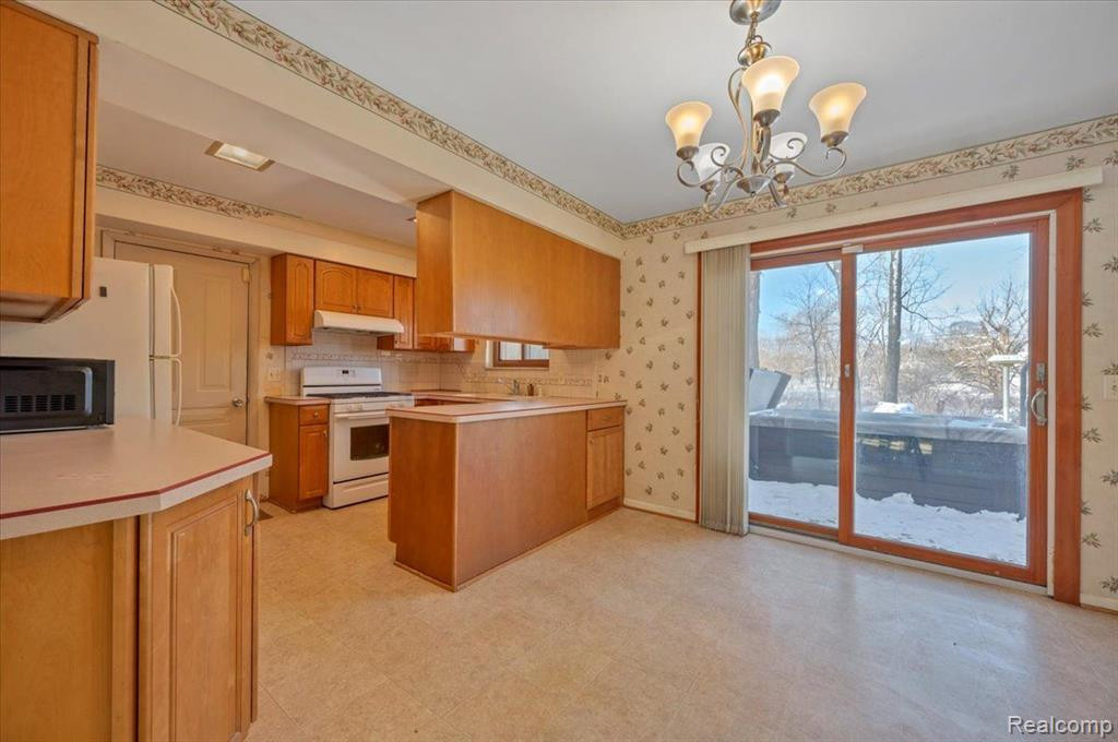 791 N PINEGROVE Avenue, Waterford, MI 48327 — Photo 5