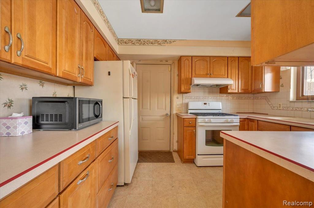 791 N PINEGROVE Avenue, Waterford, MI 48327 — Photo 6