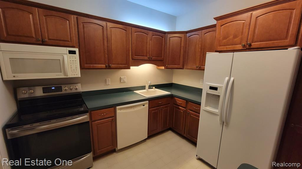 29406 LAUREL Drive, Farmington Hills, MI 48331 — Photo 2
