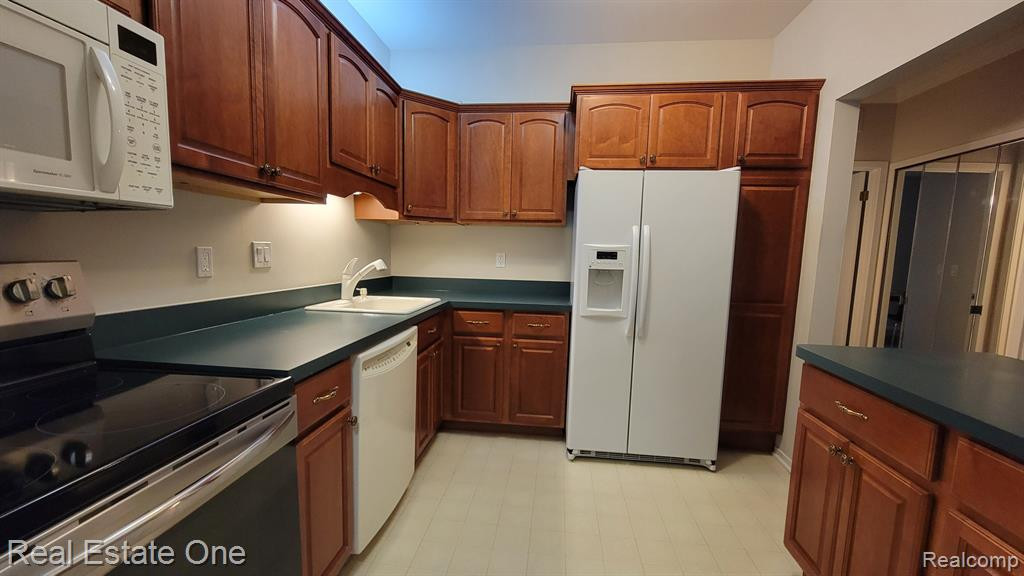 29406 LAUREL Drive, Farmington Hills, MI 48331 — Photo 3