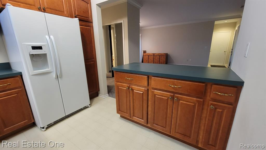29406 LAUREL Drive, Farmington Hills, MI 48331 — Photo 4