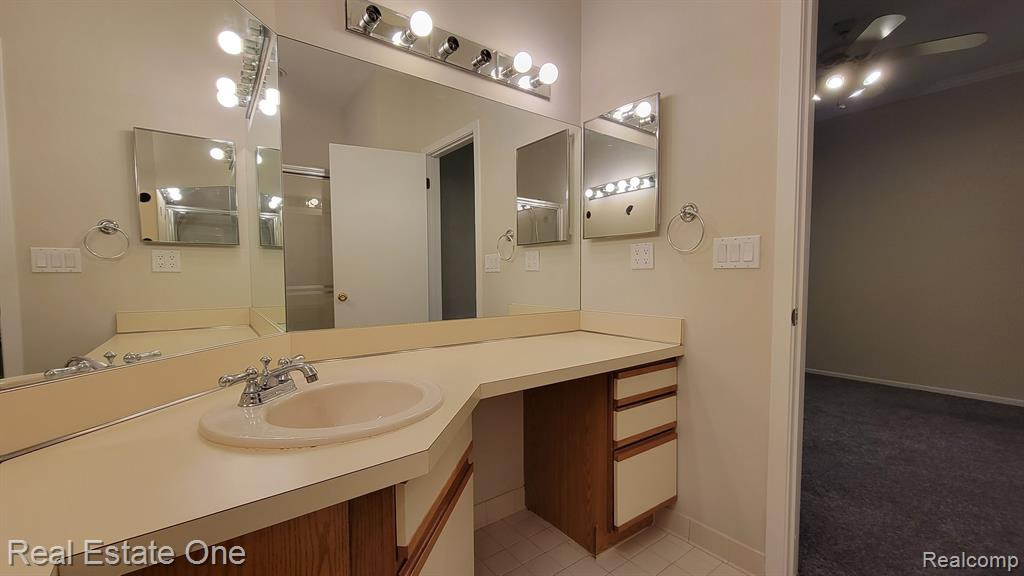 29406 LAUREL Drive, Farmington Hills, MI 48331 — Photo 12