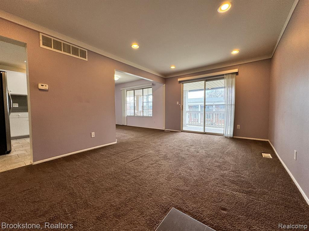 29464 HOOVER Road, 464, Warren, MI 48093 — Photo 4