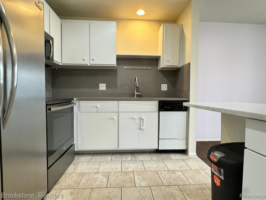 29464 HOOVER Road, 464, Warren, MI 48093 — Photo 8