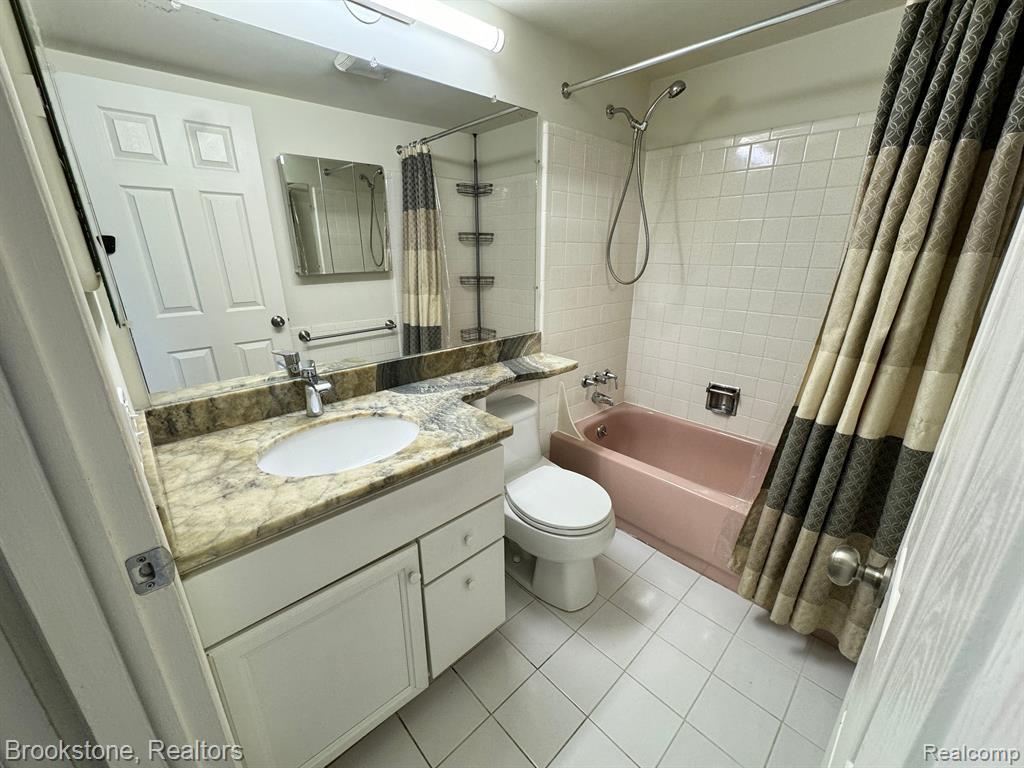 29464 HOOVER Road, 464, Warren, MI 48093 — Photo 9