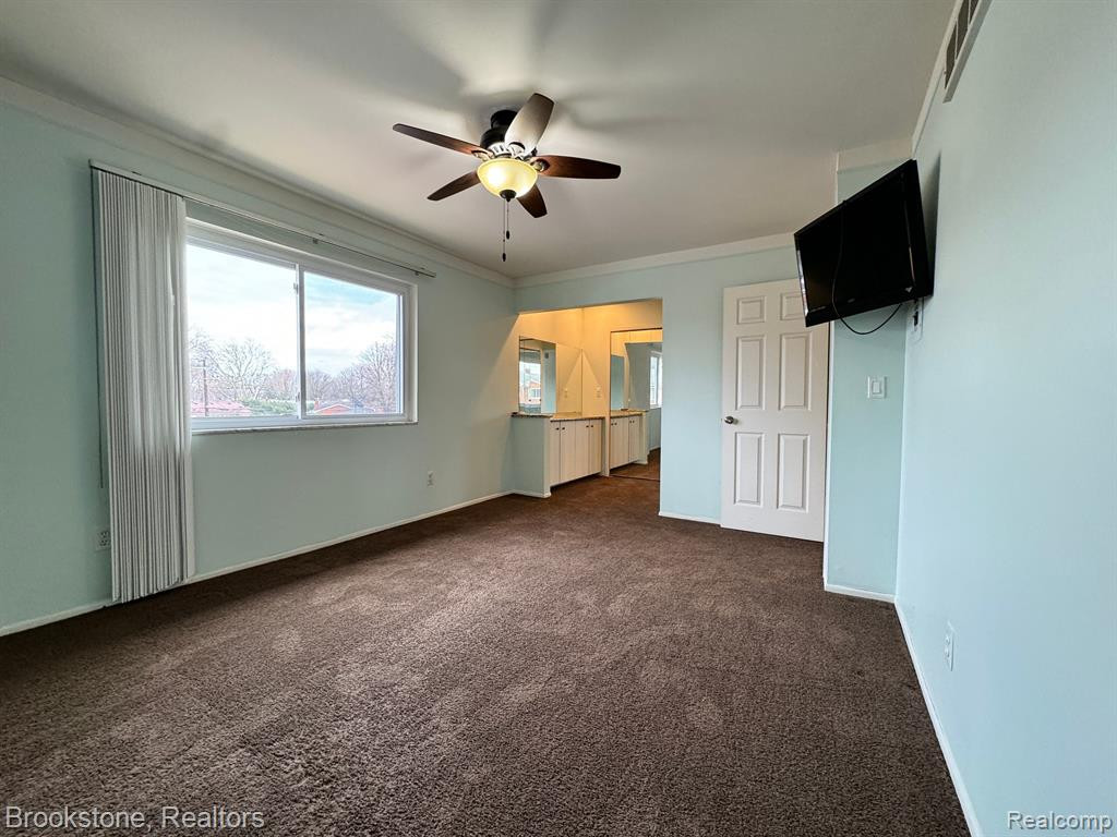 29464 HOOVER Road, 464, Warren, MI 48093 — Photo 10
