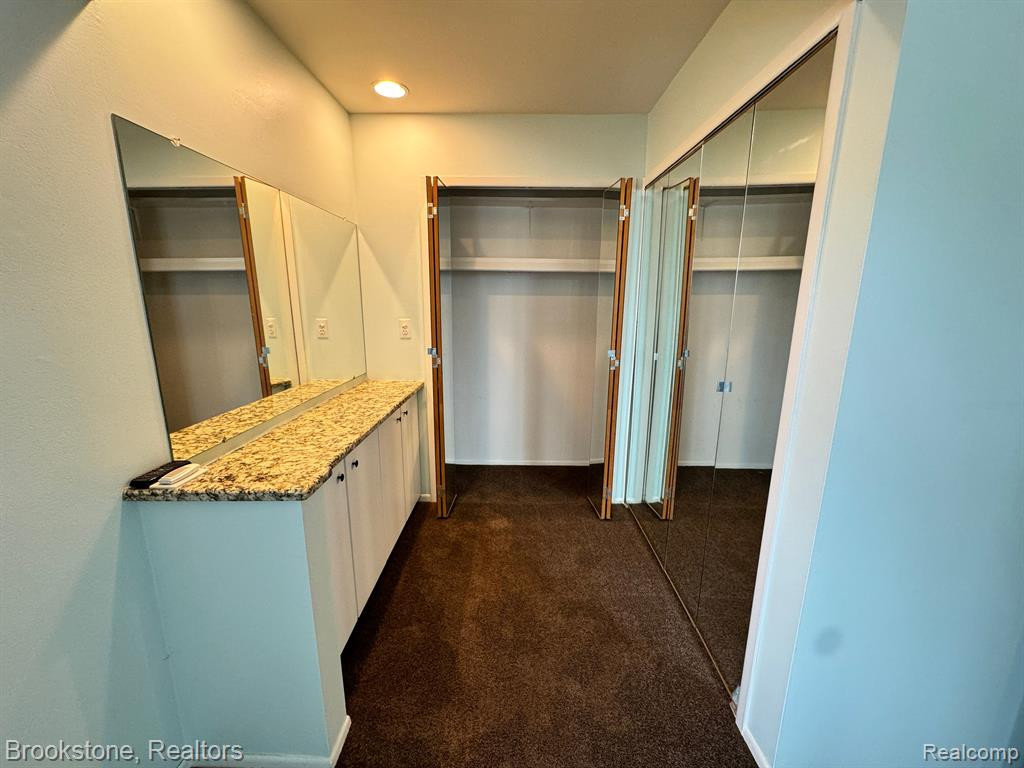 29464 HOOVER Road, 464, Warren, MI 48093 — Photo 12