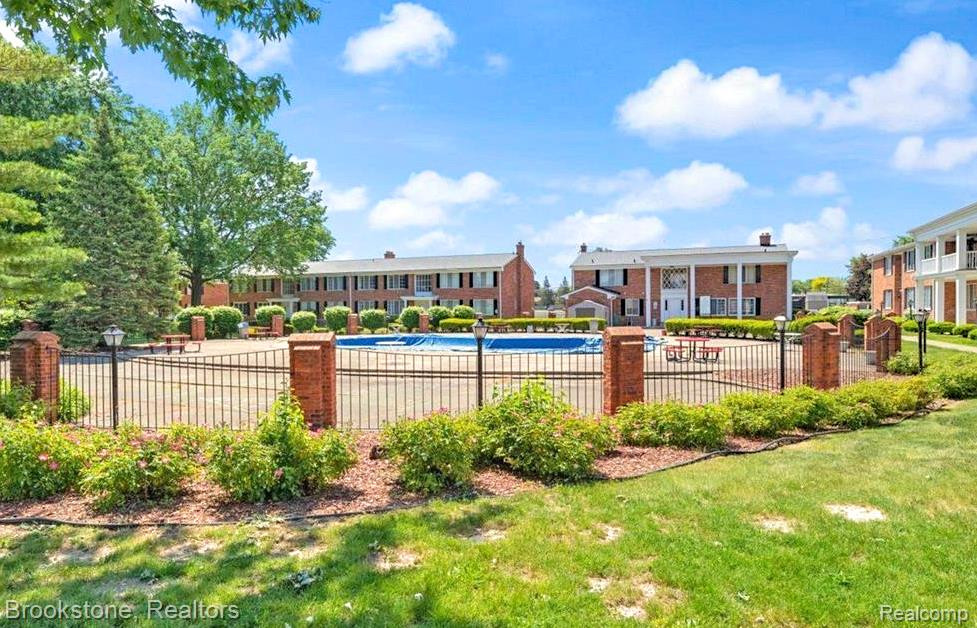 29464 HOOVER Road, 464, Warren, MI 48093 — Photo 18