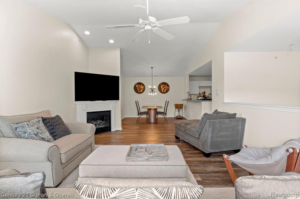 29729 NOTTINGHAM Circle, Livonia, MI 48152 — Photo 2