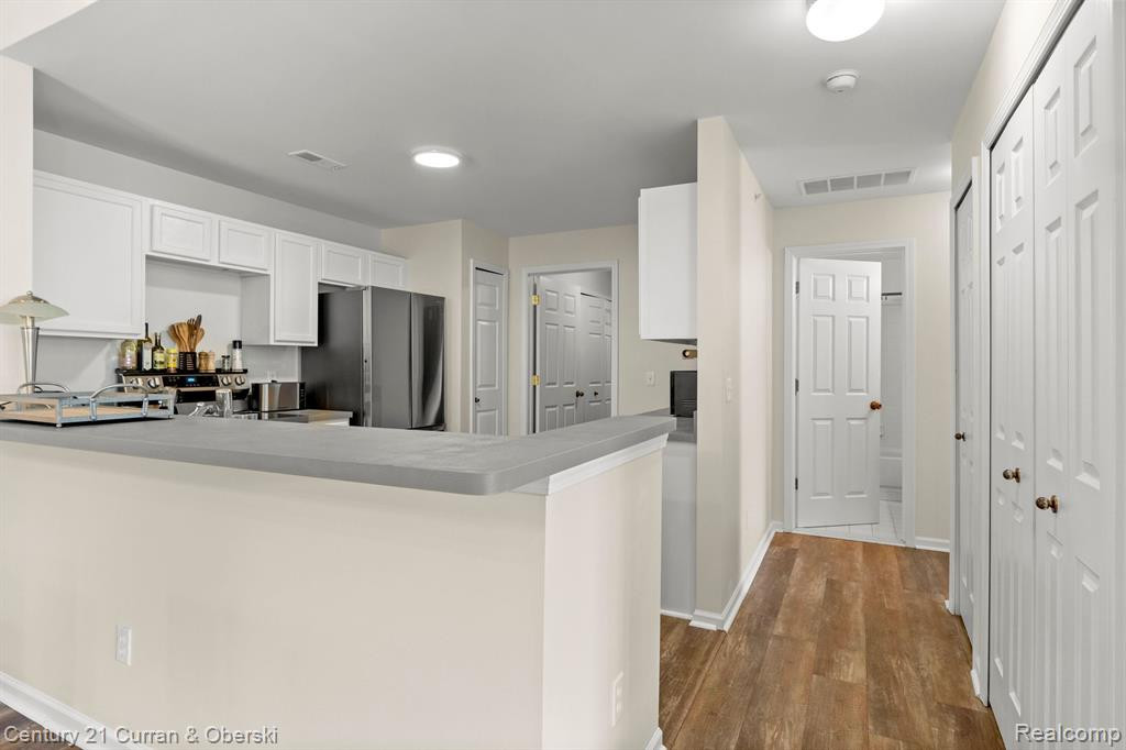 29729 NOTTINGHAM Circle, Livonia, MI 48152 — Photo 9