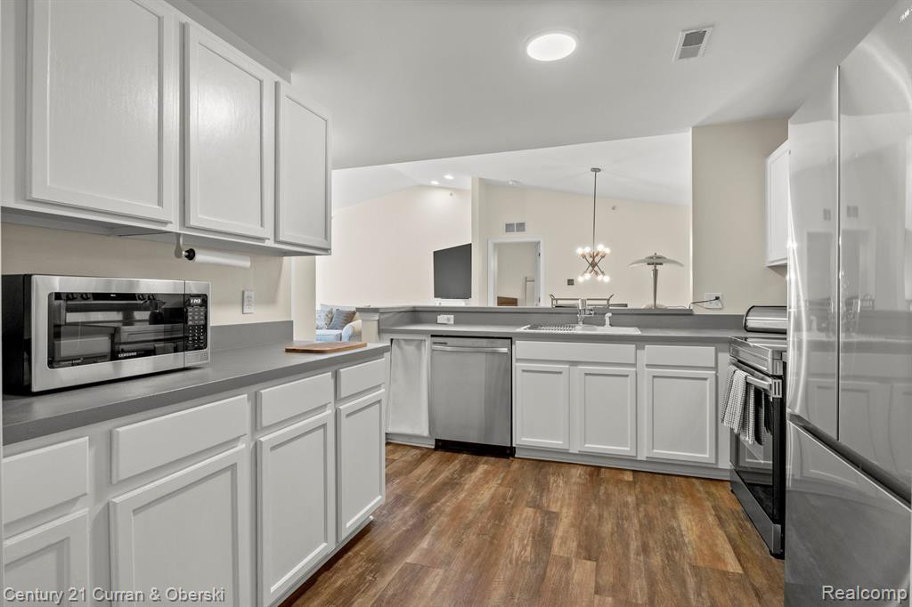 29729 NOTTINGHAM Circle, Livonia, MI 48152 — Photo 12