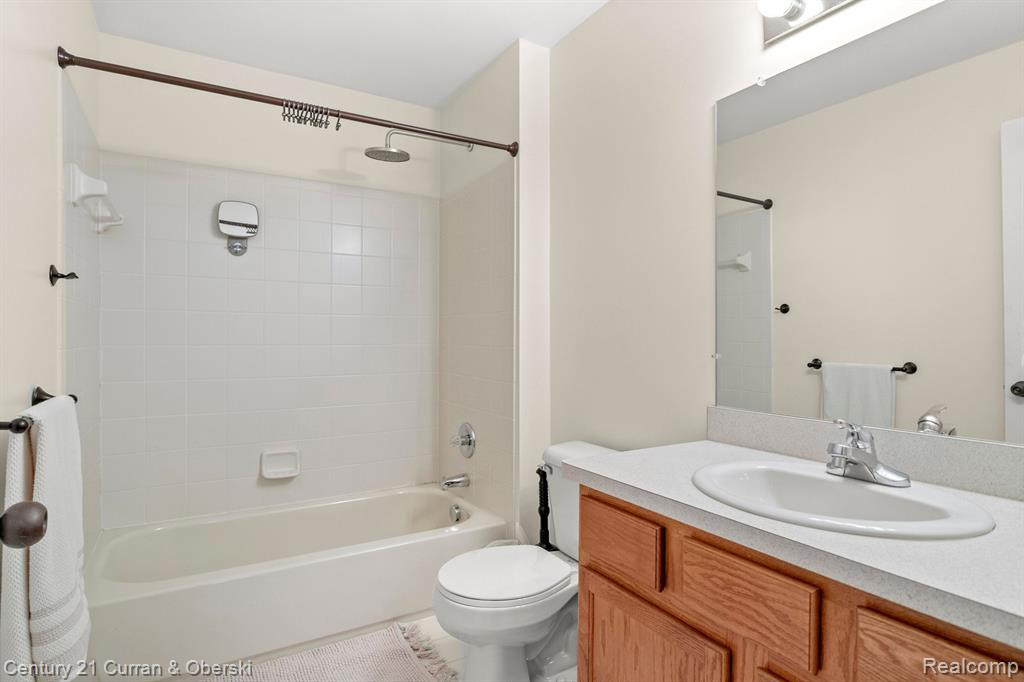 29729 NOTTINGHAM Circle, Livonia, MI 48152 — Photo 16