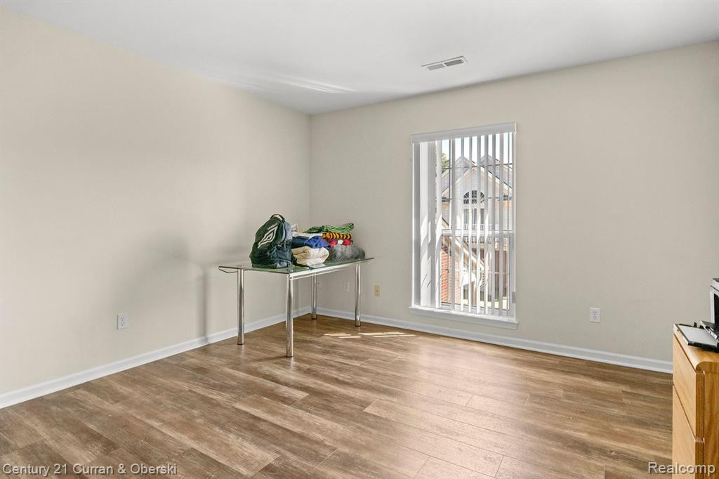 29729 NOTTINGHAM Circle, Livonia, MI 48152 — Photo 17