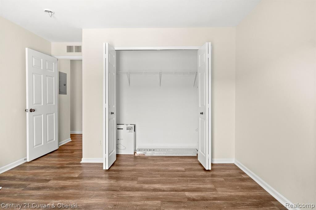29729 NOTTINGHAM Circle, Livonia, MI 48152 — Photo 18