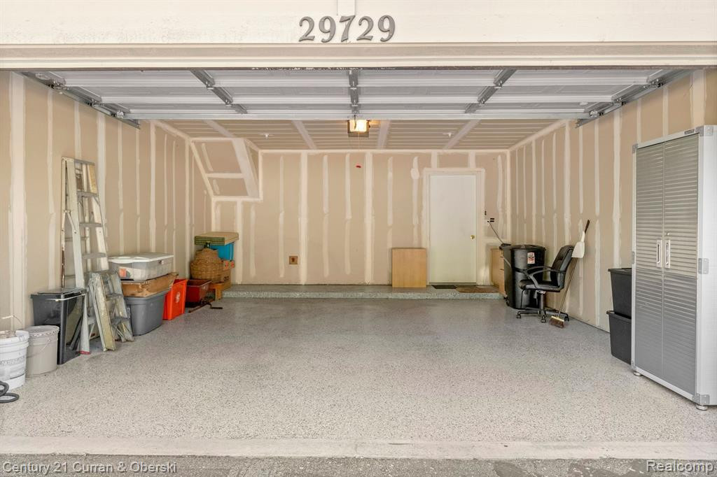 29729 NOTTINGHAM Circle, Livonia, MI 48152 — Photo 24