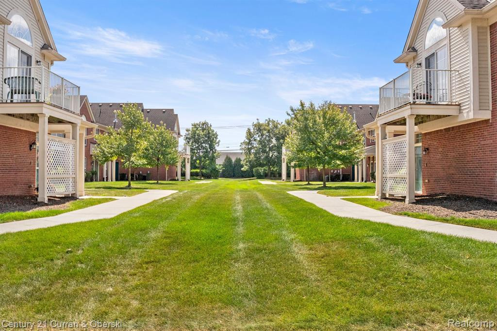 29729 NOTTINGHAM Circle, Livonia, MI 48152 — Photo 26