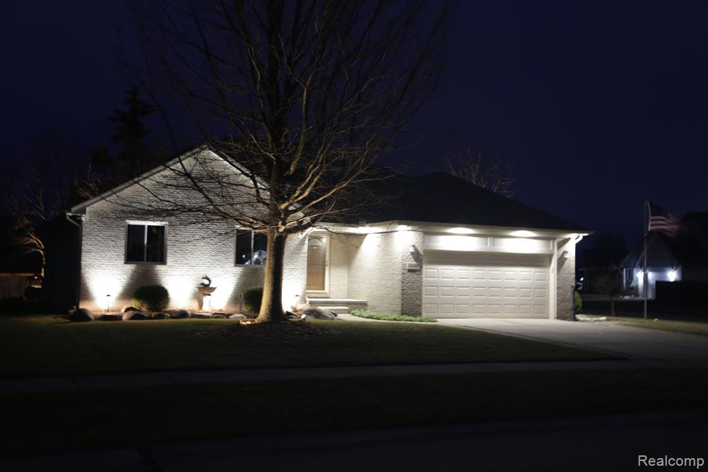 49188 BERKSHIRE Drive, Chesterfield, MI 48047 — Photo 2