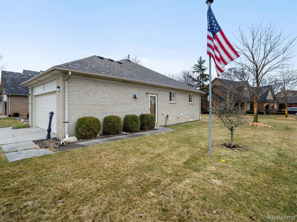 49188 BERKSHIRE Drive, Chesterfield, MI 48047 — Photo 3