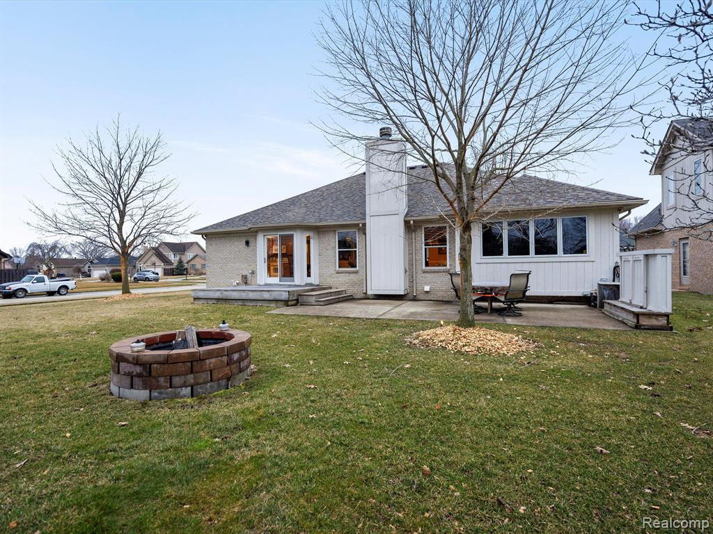 49188 BERKSHIRE Drive, Chesterfield, MI 48047 — Photo 4