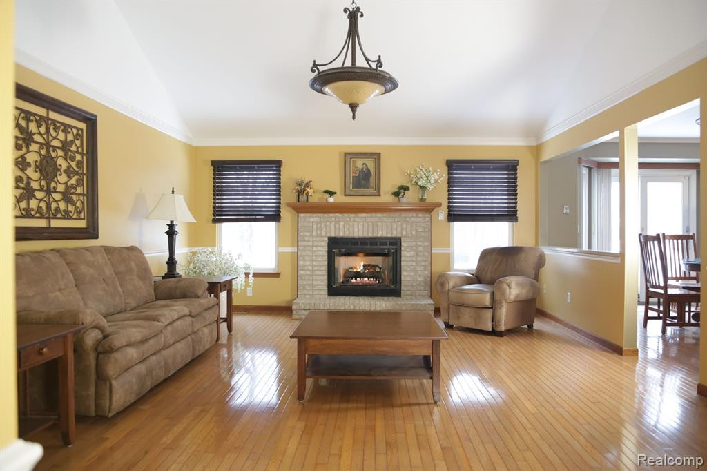 49188 BERKSHIRE Drive, Chesterfield, MI 48047 — Photo 5