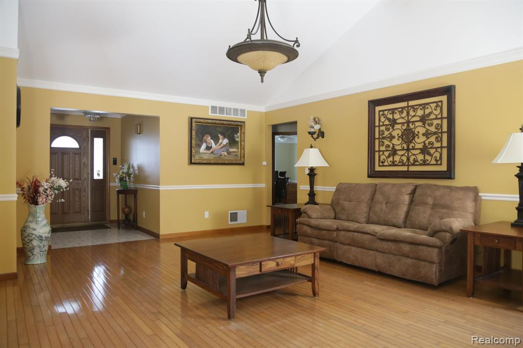 49188 BERKSHIRE Drive, Chesterfield, MI 48047 — Photo 12