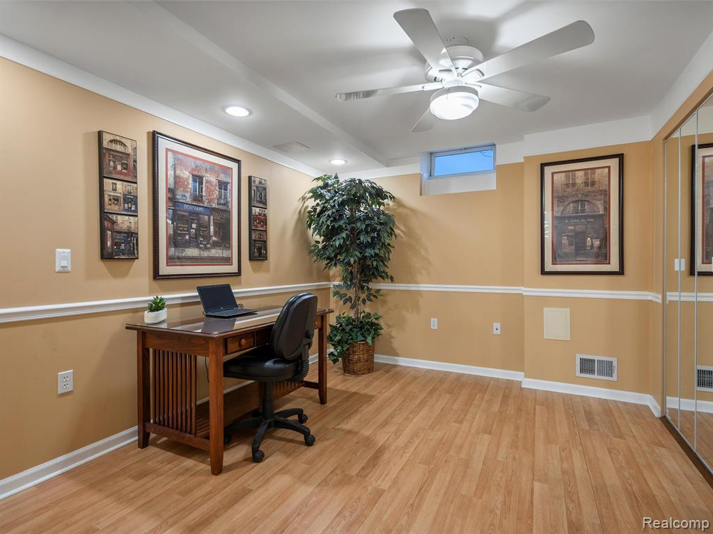 49188 BERKSHIRE Drive, Chesterfield, MI 48047 — Photo 22
