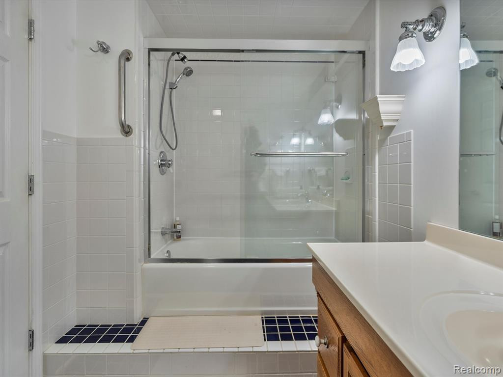49188 BERKSHIRE Drive, Chesterfield, MI 48047 — Photo 26