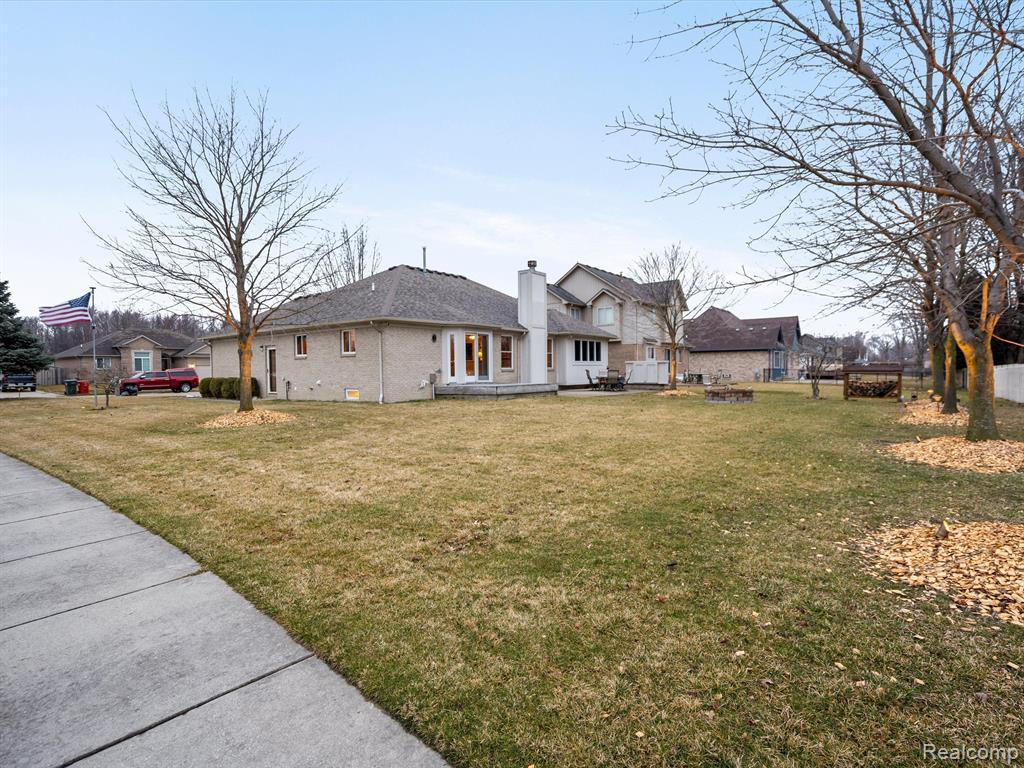 49188 BERKSHIRE Drive, Chesterfield, MI 48047 — Photo 29