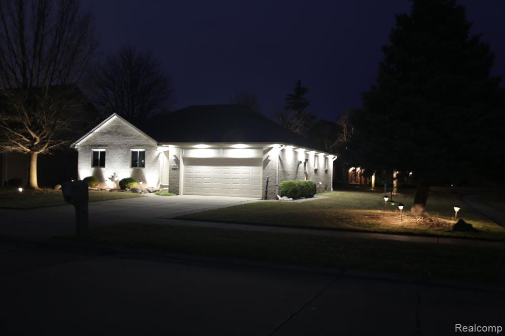 49188 BERKSHIRE Drive, Chesterfield, MI 48047 — Photo 31