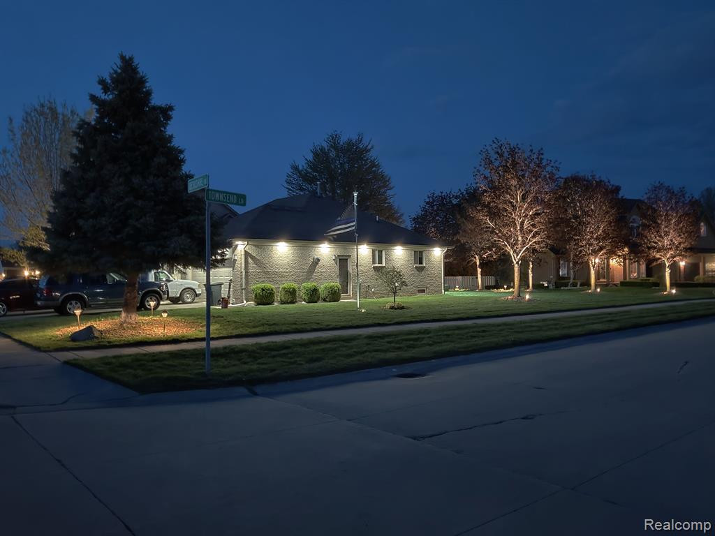 49188 BERKSHIRE Drive, Chesterfield, MI 48047 — Photo 32