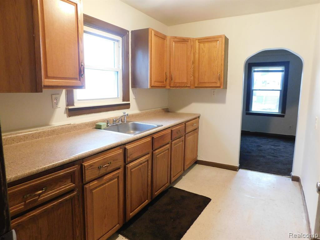 7583 HUDSON Avenue, Warren, MI 48091 — Photo 8