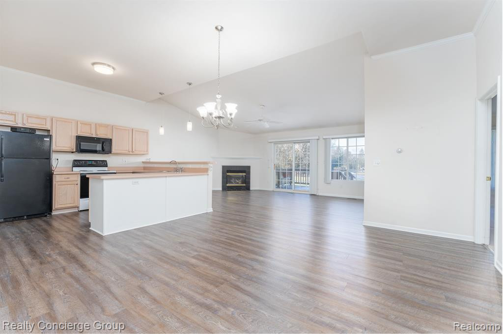 270 WOOD POINT, 13, Howell, MI 48843 — Photo 3