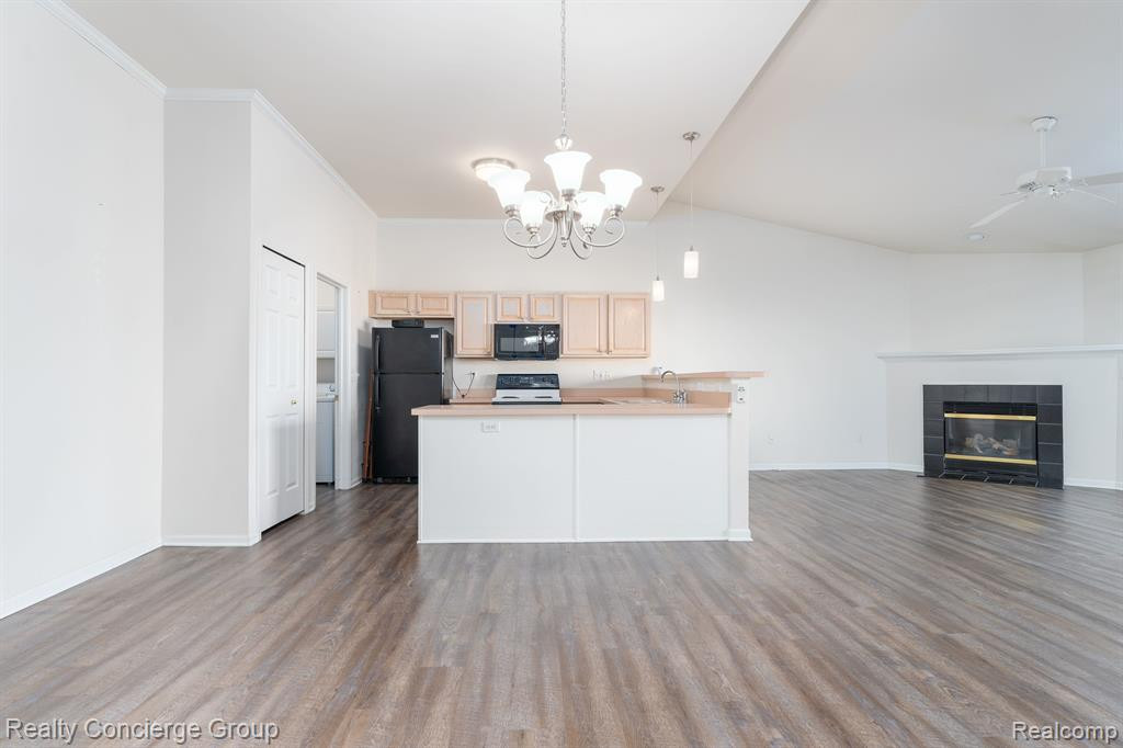 270 WOOD POINT, 13, Howell, MI 48843 — Photo 4