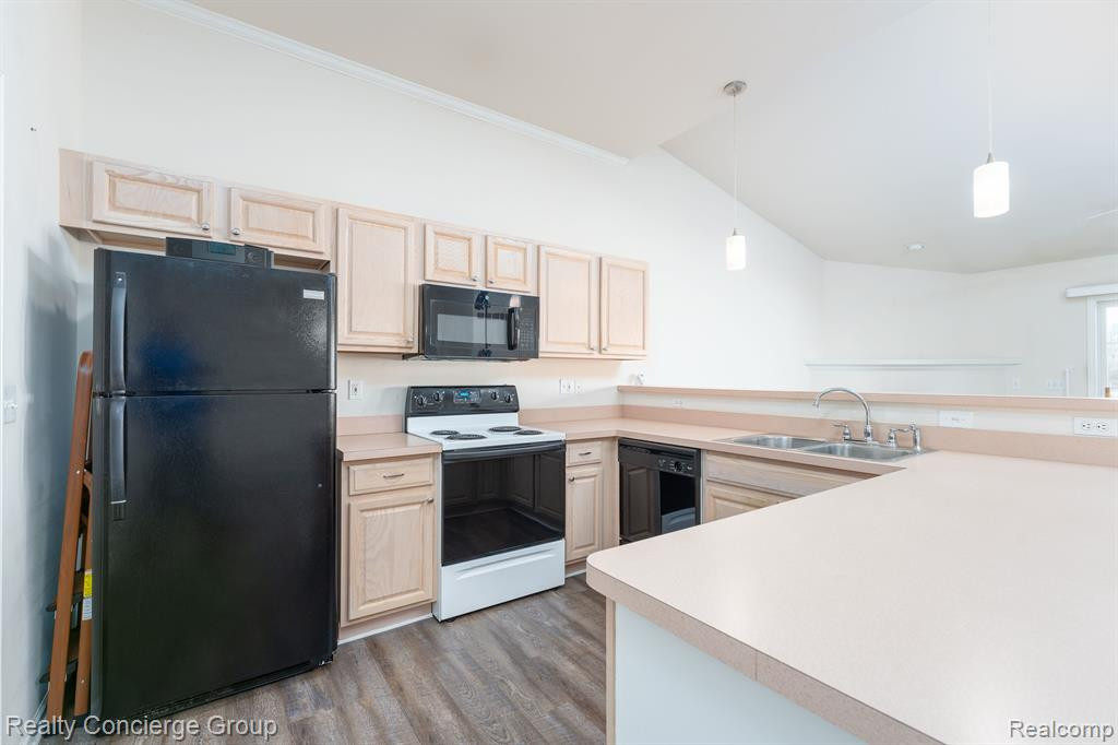 270 WOOD POINT, 13, Howell, MI 48843 — Photo 5