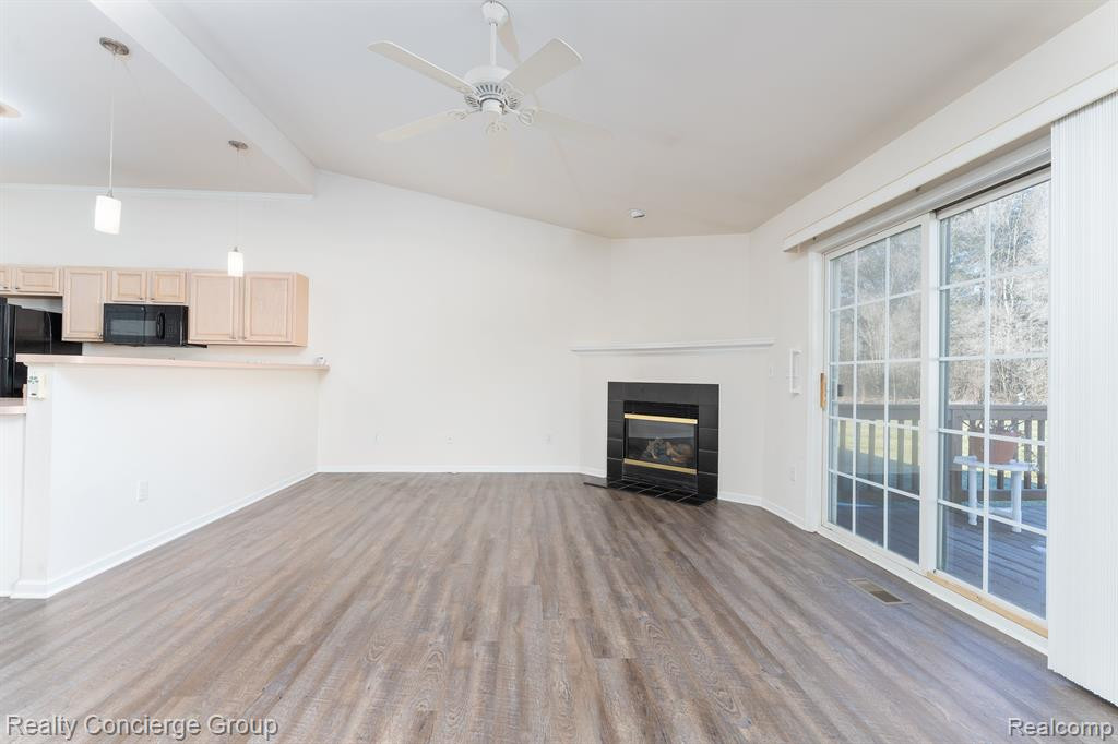 270 WOOD POINT, 13, Howell, MI 48843 — Photo 8