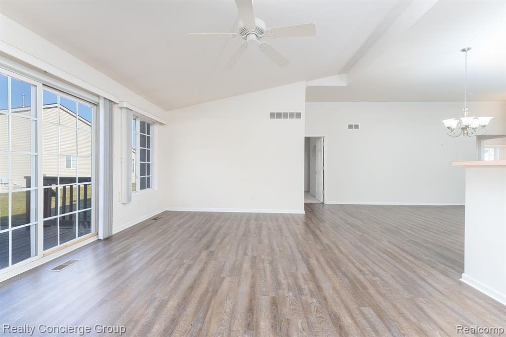 270 WOOD POINT, 13, Howell, MI 48843 — Photo 10