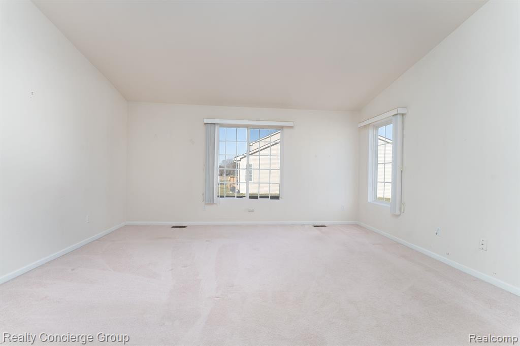 270 WOOD POINT, 13, Howell, MI 48843 — Photo 12