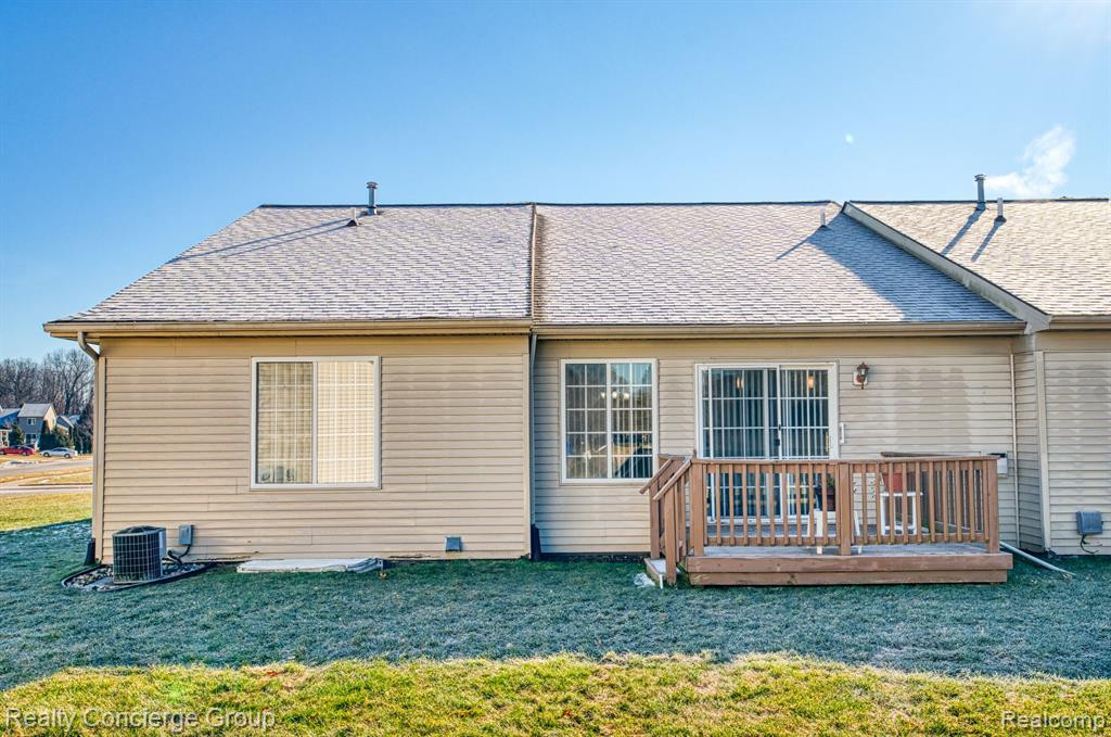 270 WOOD POINT, 13, Howell, MI 48843 — Photo 23