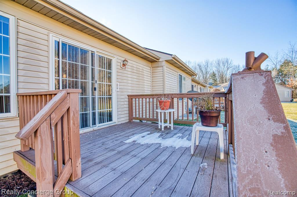 270 WOOD POINT, 13, Howell, MI 48843 — Photo 25