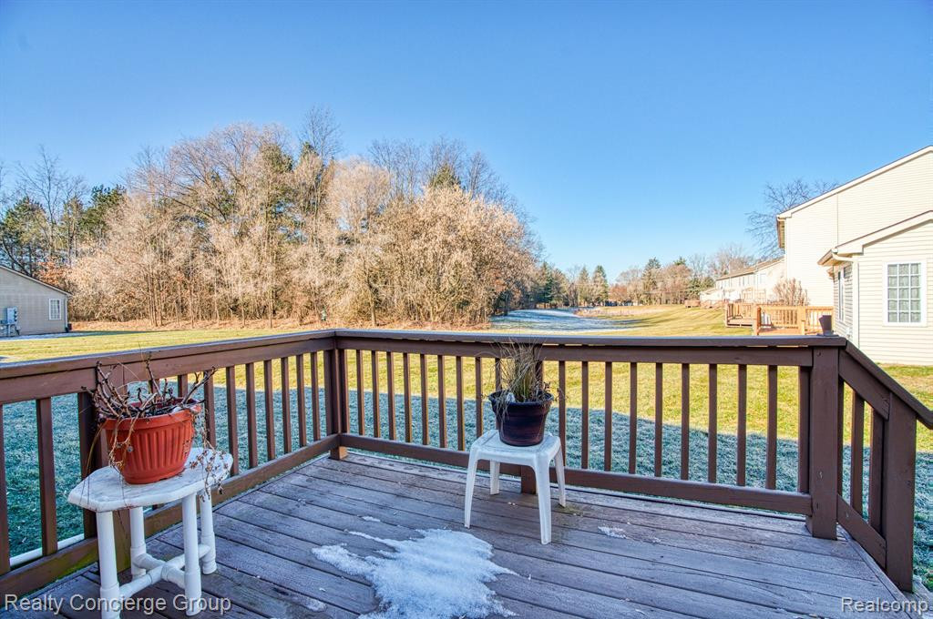 270 WOOD POINT, 13, Howell, MI 48843 — Photo 26