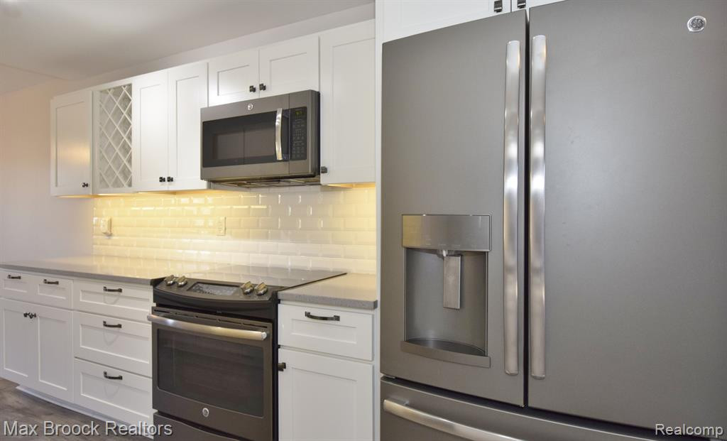 1831 TORQUAY Avenue, Royal Oak, MI 48073 — Photo 12
