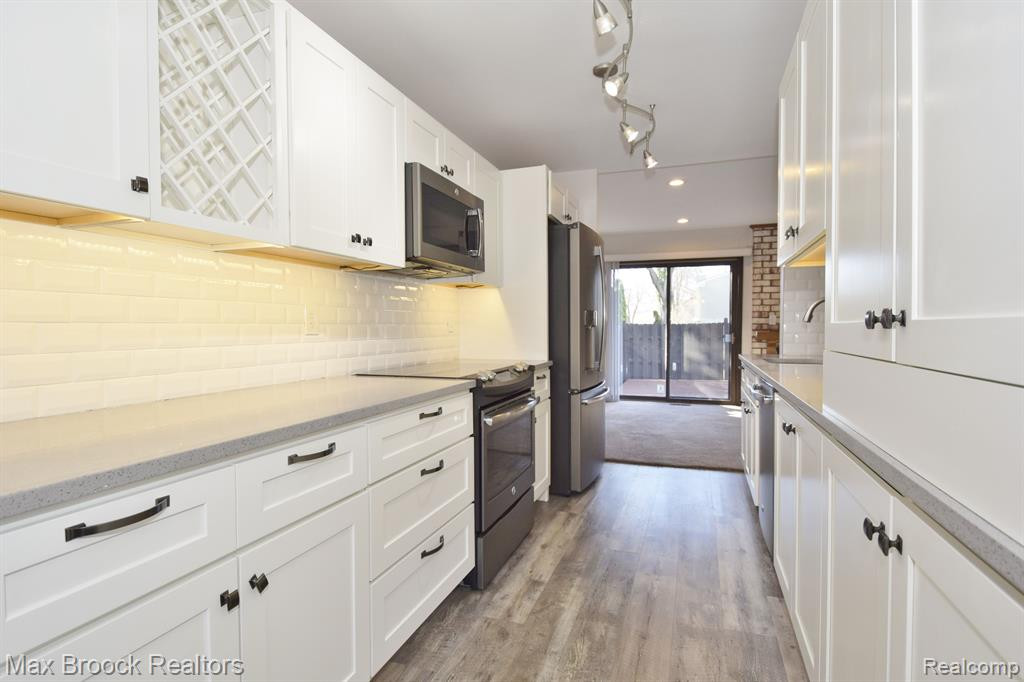 1831 TORQUAY Avenue, Royal Oak, MI 48073 — Photo 14